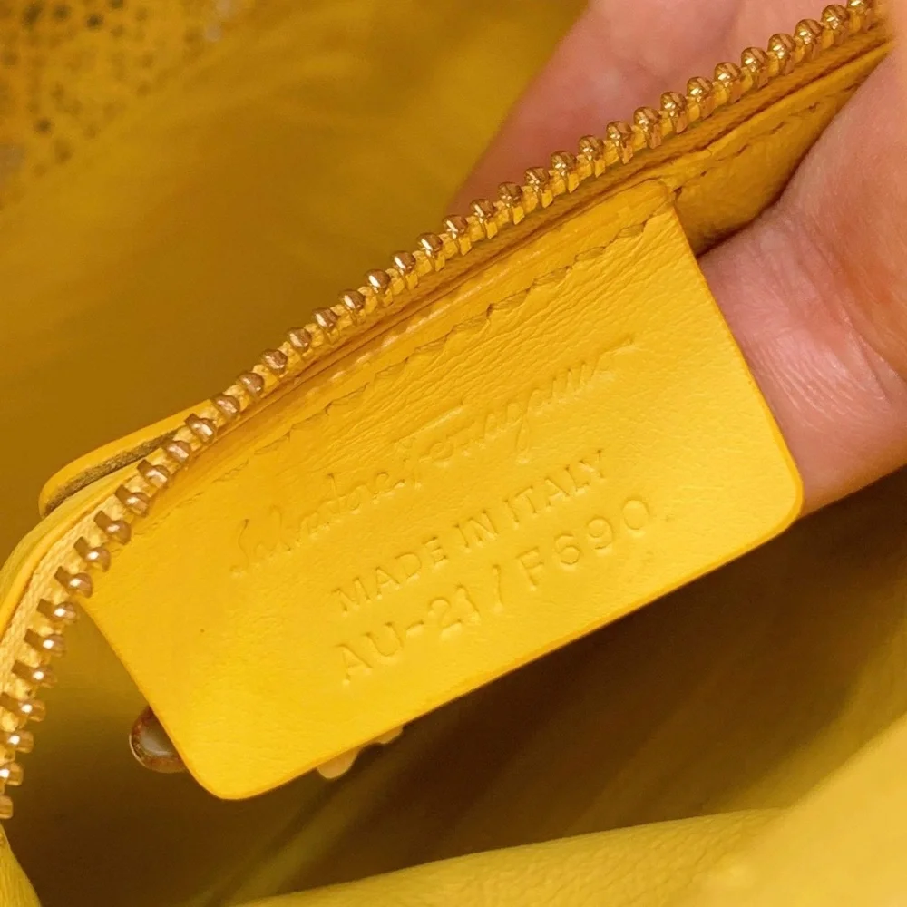 Salvatore Ferragamo two way bag 💯 percent authentic - Picture 14 of 16